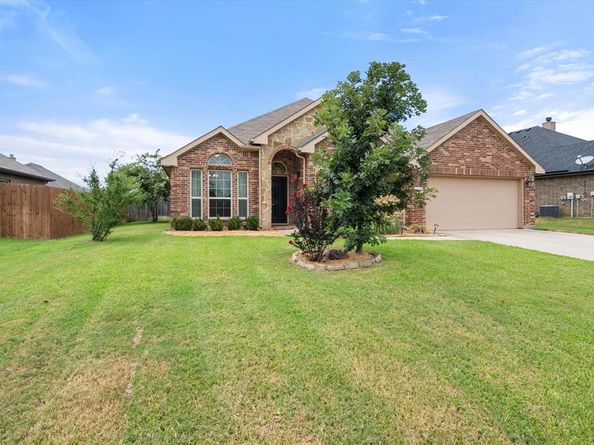 1046  Cydnie Street , Kennedale Texas 76060