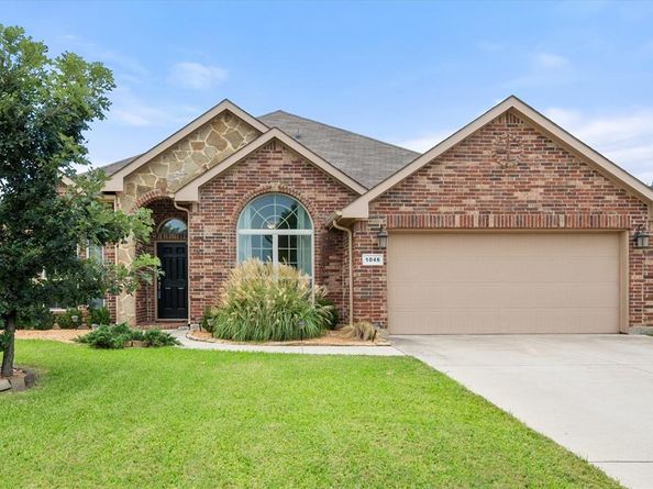 1046  Cydnie Street , Kennedale Texas 76060