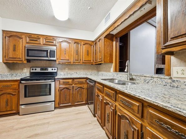 7641  Dentcrest Drive , Dallas Texas 75254