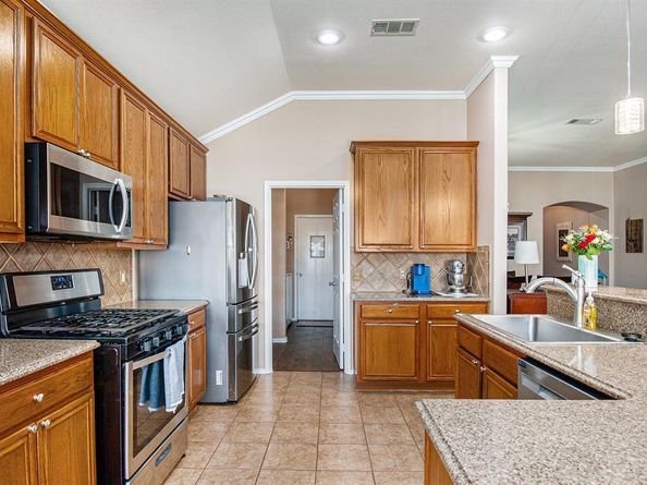 1028  Hickory Bend Lane , Fort Worth Texas 76108