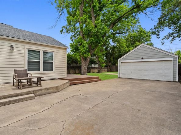 2617  Benbrook Boulevard , Fort Worth Texas 76109