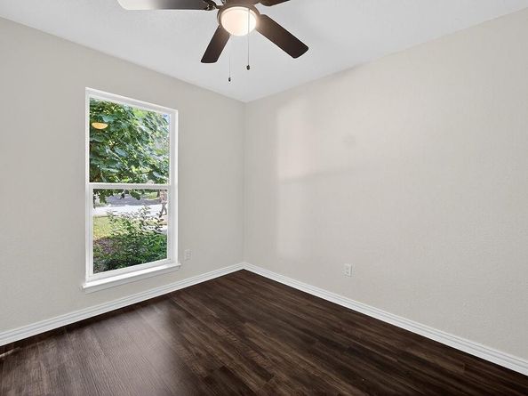 205  Volunteer Drive , Arlington Texas 76014