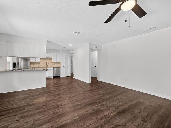 205  Volunteer Drive , Arlington Texas 76014