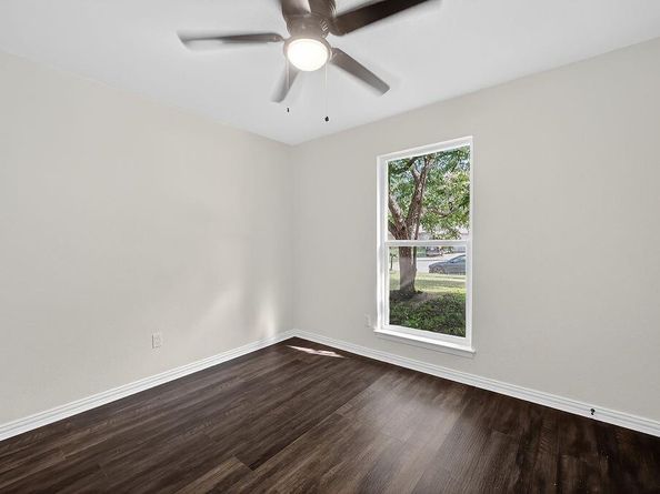 205  Volunteer Drive , Arlington Texas 76014