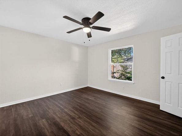 205  Volunteer Drive , Arlington Texas 76014