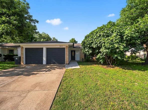 205  Volunteer Drive , Arlington Texas 76014