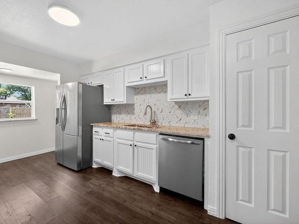 205  Volunteer Drive , Arlington Texas 76014
