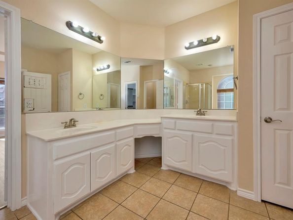 2727  Gillespie Court , Grand Prairie Texas 75052