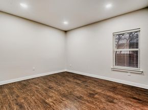 713 S Willomet Avenue , Dallas Texas 75208