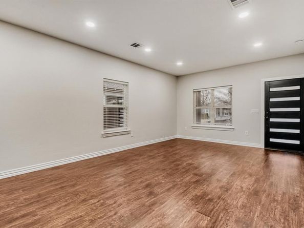 713 S Willomet Avenue , Dallas Texas 75208