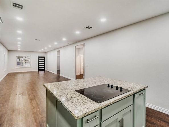 713 S Willomet Avenue , Dallas Texas 75208