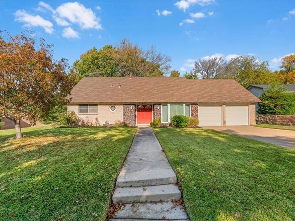 6112  Waco Way , Fort Worth Texas 76133