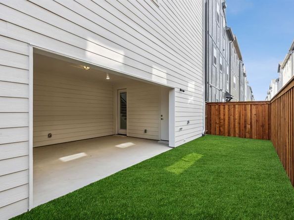 2644  Carmelita Street , Dallas Texas 75212