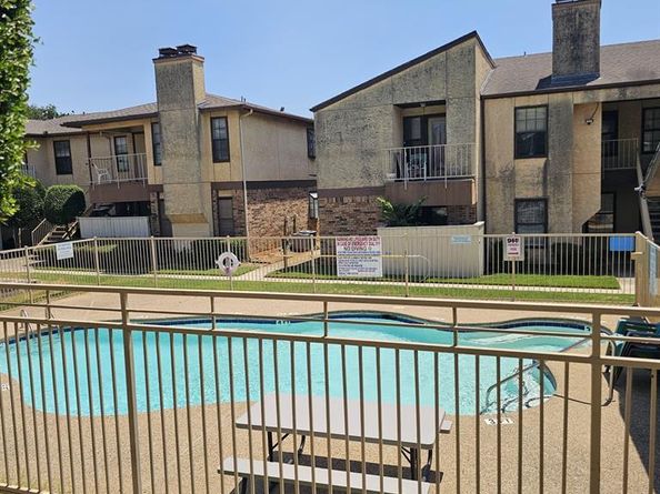 1732  Crest Point Drive , Arlington Texas 76012