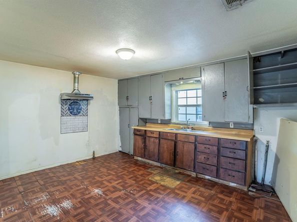 3110  Canada Drive , Dallas Texas 75212