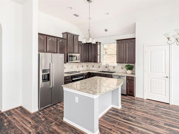 1313  Isabella Lane , Savannah Texas 76227