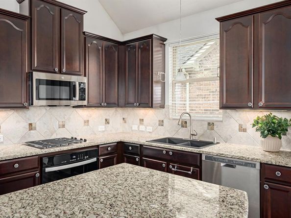 1313  Isabella Lane , Savannah Texas 76227