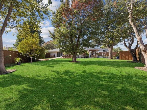 7537  Royal Place , Dallas Texas 75230