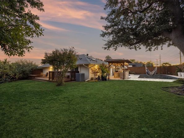 7537  Royal Place , Dallas Texas 75230