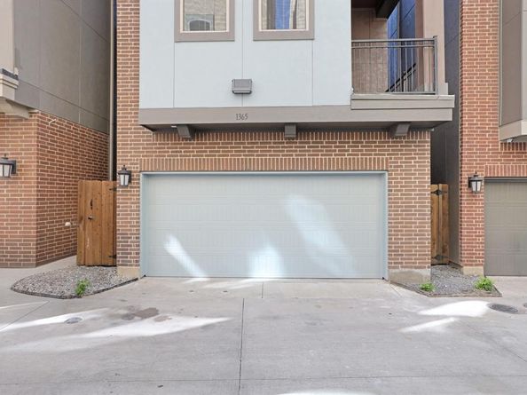 1365  Arch Place , Dallas Texas 75215