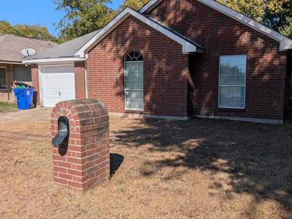 4918 S Harwood Street , Dallas Texas 75215