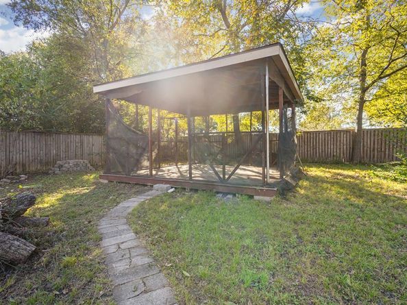 215  Glenview Street , Dallas Texas 75217