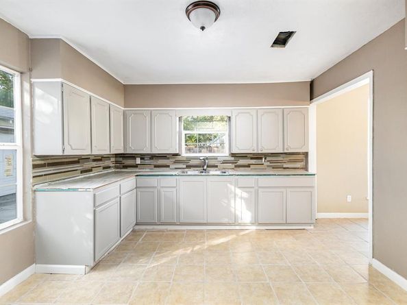 215  Glenview Street , Dallas Texas 75217