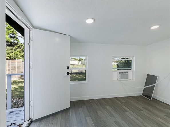 609 E Linda Drive , Garland Texas 75041