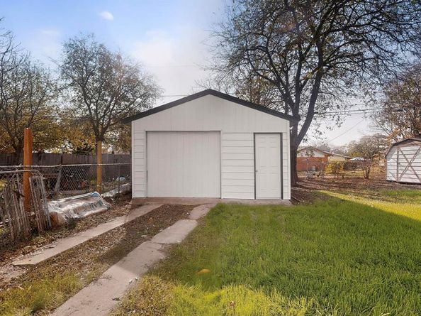 4540  Western Oaks Drive , Dallas Texas 75211