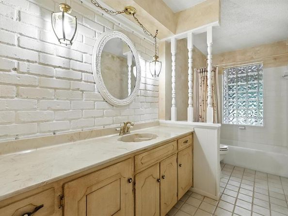 503  Summit Ridge Drive , Euless Texas 76039