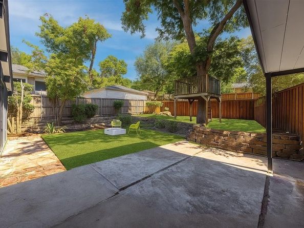 9740  Edgepine Drive , Dallas Texas 75238