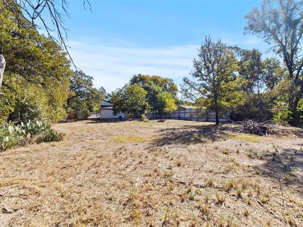 441  Calgary Road , Azle Texas 76020