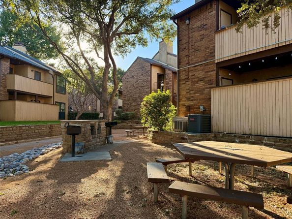 1300  Memory Lane  5214, Arlington Texas 76011