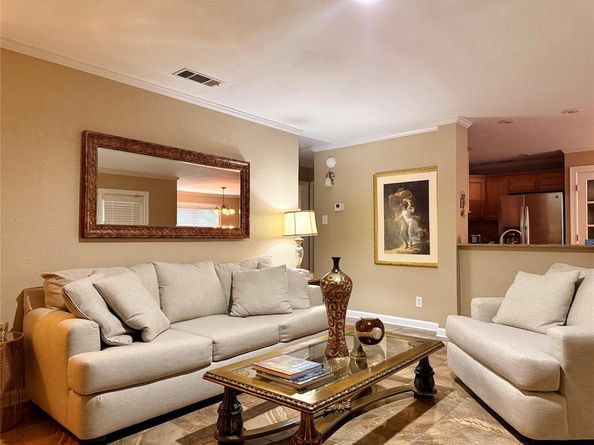 1300  Memory Lane  5214, Arlington Texas 76011