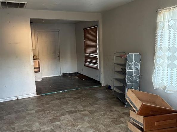 535  Ella Avenue , Dallas Texas 75217
