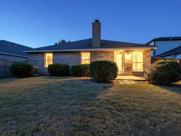 2224  Hummingbird Way , Mesquite Texas 75181