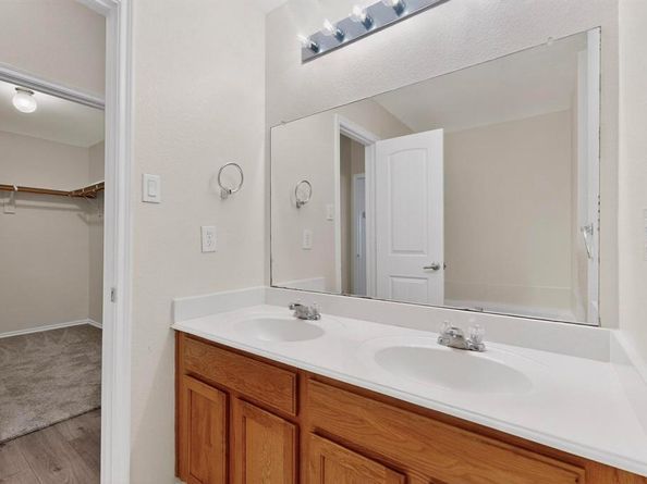 2224  Hummingbird Way , Mesquite Texas 75181