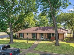 3483  Navajo Circle , Dallas Texas 75224