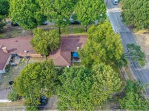 3483  Navajo Circle , Dallas Texas 75224