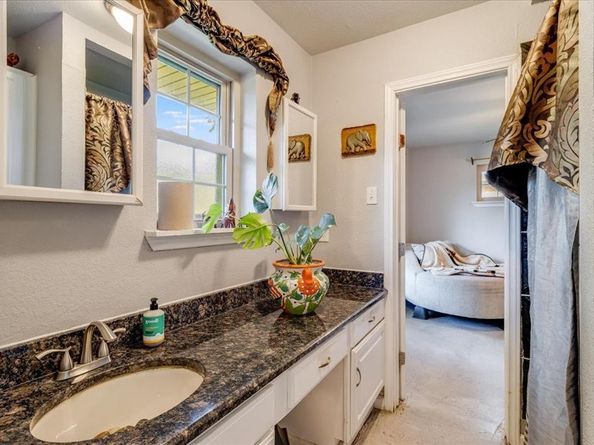 3483  Navajo Circle , Dallas Texas 75224