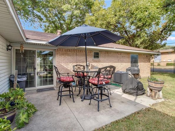 3483  Navajo Circle , Dallas Texas 75224