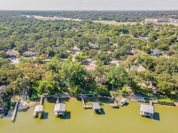300  Shoreline Drive , Azle Texas 76020