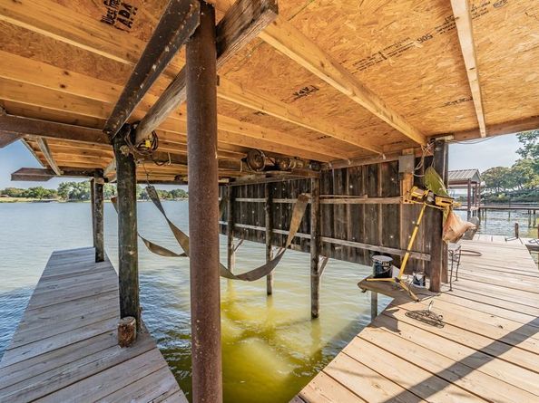 300  Shoreline Drive , Azle Texas 76020