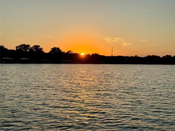 300  Shoreline Drive , Azle Texas 76020