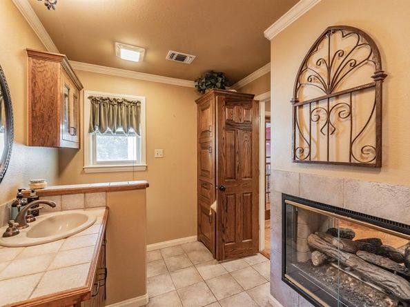 300  Shoreline Drive , Azle Texas 76020