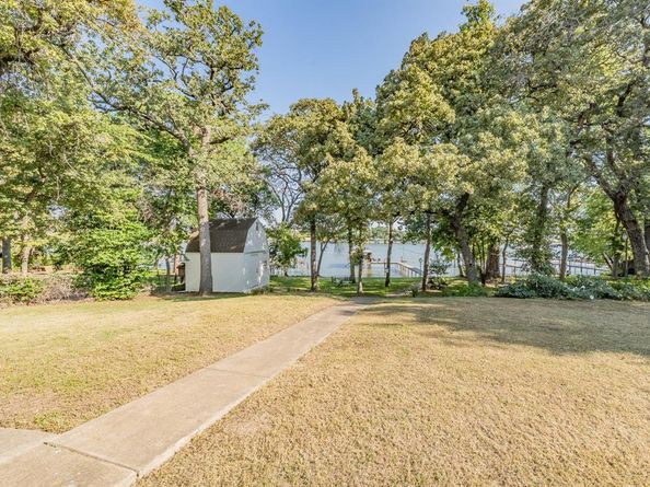 300  Shoreline Drive , Azle Texas 76020