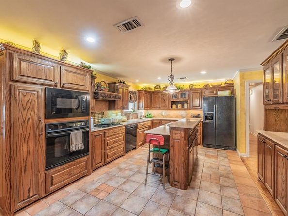 300  Shoreline Drive , Azle Texas 76020