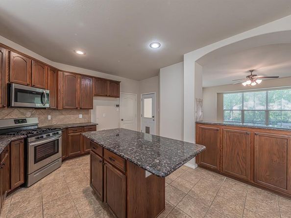 1033  Hayden Lane , Savannah Texas 76227