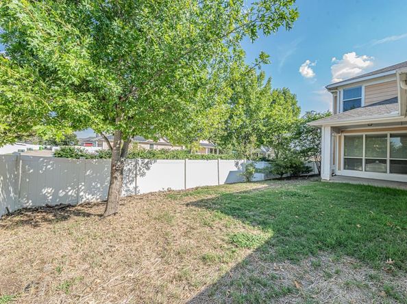 1033  Hayden Lane , Savannah Texas 76227