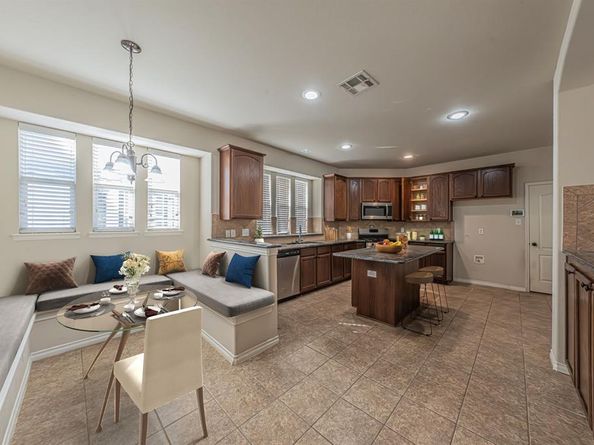 1033  Hayden Lane , Savannah Texas 76227